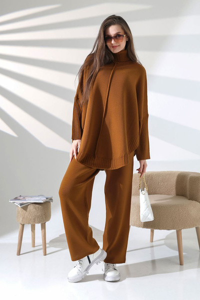 bacc Γυναικείο πουλόβερ με ψηλό λαιμό και φαρδύ κόψιμο σε καφέ κανέλα και παντελόνι που ταιριάζει στο κάτω μέρος, πλεκτό σετ BCES-252033