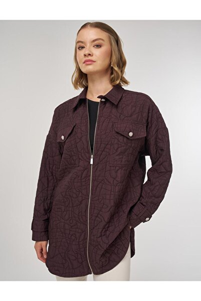 KYR سترة بياقة قميص بنمط منقوش باللون الأحمر الداكن