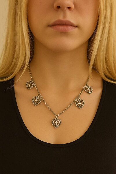 Yuchicly قلادة نسائية على شكل قلب مع أشكال متعددة من الصليب - أنيقة وراقية وذ...
