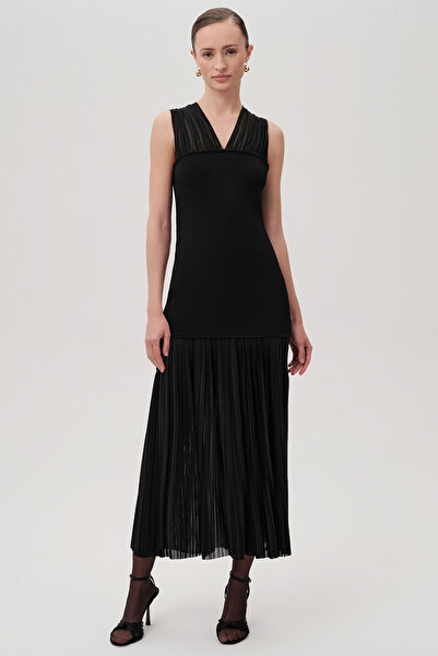 Exquise V Yaka Kolsuz Pileli Slim Fit Midi Triko Siyah Elbise