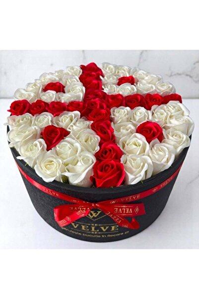 velve Aranjament floral Country, in cutie rotunda cu 55 trandafiri din sapun,...