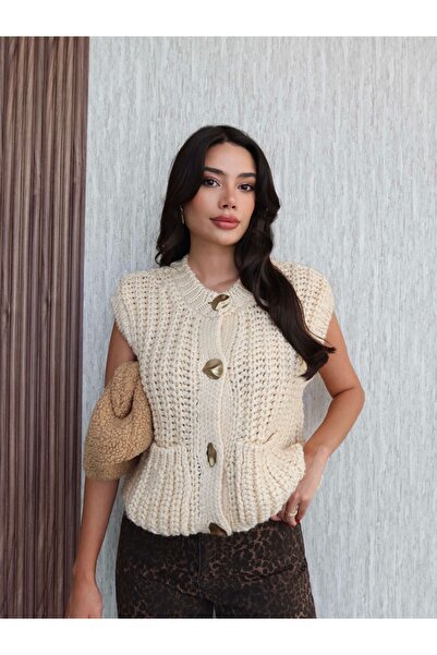 ESRAHELVACI Thick Knitted Buttoned Vest with Pocket Detail