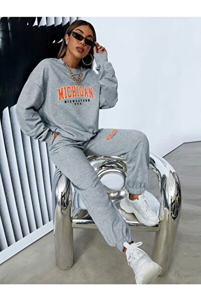 NoVibe طقم بدلة رياضية كبيرة الحجم من تصميم ميشيغان 'مقاس ب'