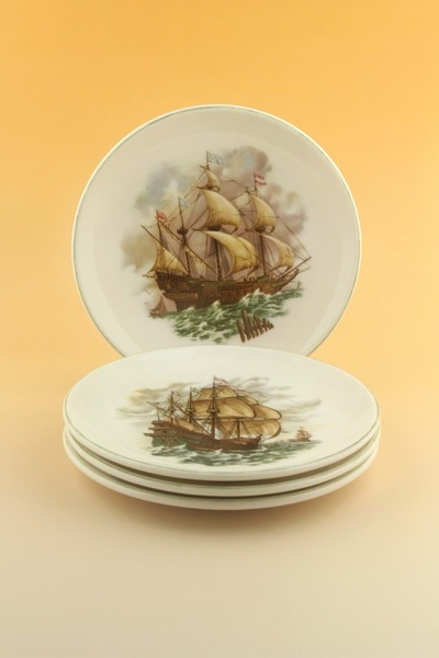 Bursa Porselen Dekor Retro Ship 4-Piece Cake Plate