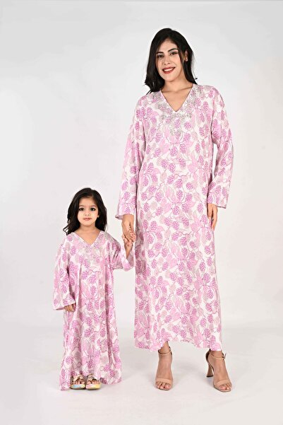 LINELLE جلابية أطفال - مزينة بطبعات زهور وردية وبيضاء وتفاصيل تطريز