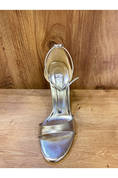 Toce أحذية بكعب عالي ونعل مريح