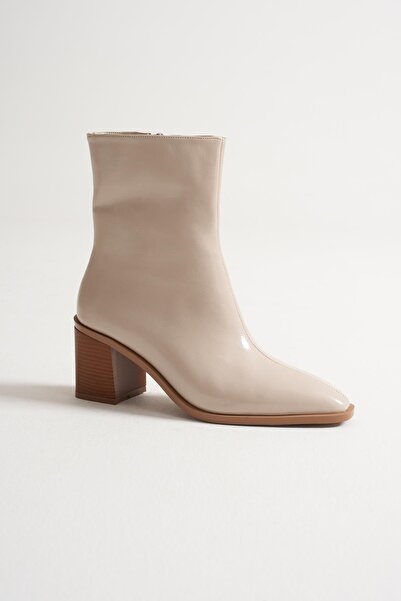 Mubiano Arden Kadın Bej Rugan Kalın Topuklu Fermuar Detaylı BOT (7CM)