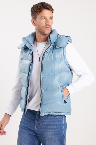 Tudors Men's Standard Fit Regular Cut Zero Sleeve Double Pocket Zippered Blue Puffer Vest