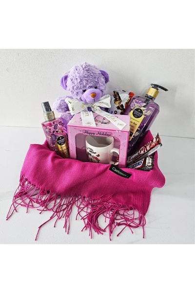 velve Cos Boo Basket Charm cu esarfa,cana,ursulet de plus,gel de duș,spray de corp,Snikers, Kinder Bueno