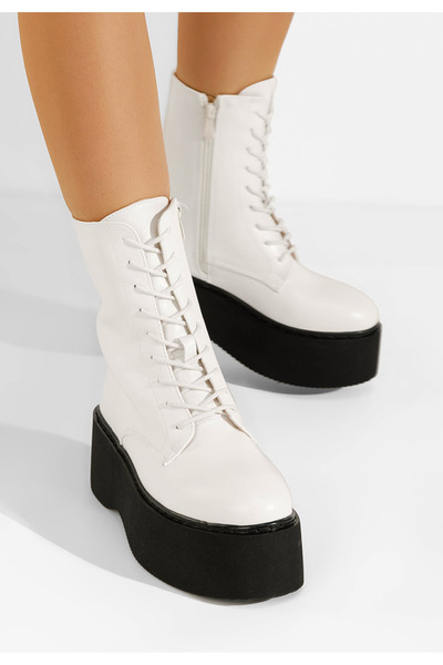 B T Shoes Bílé kotníkové kozačky na platformě Estere