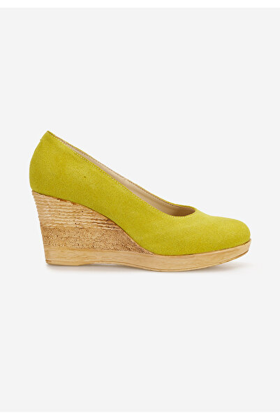 B T Shoes Žlutá lodičky na klínku Zola V3