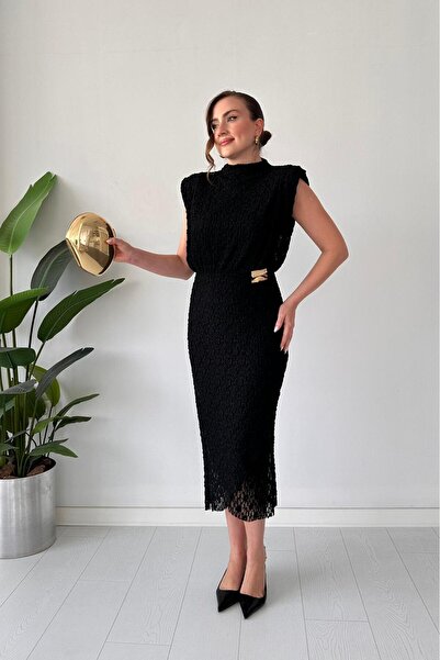 MaziButik Brooch Lace Dress Black