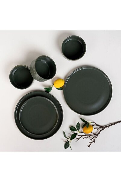 LA MESA green porcelain 18 pc dinner set