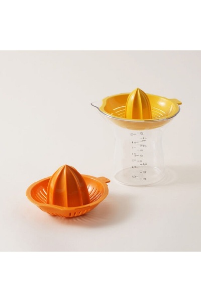 Oxo عصارة حمضيات بلاستيكية مع كوب قياس سعة 350 مل، 5.2 بوصة * 5.7 بوصة * 8.5 ...