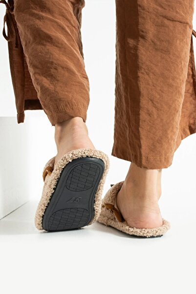 Lively Stylish Nelly Button Detailed Towel Women's House Slippers