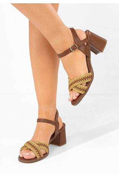 B T Shoes Camelové sandály na podpatku Sakara