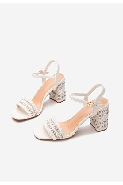 B T Shoes Bílé sandály na podpatku Marsela