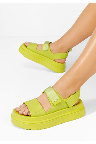 B T Shoes Zelené sandály na klínku Lashell