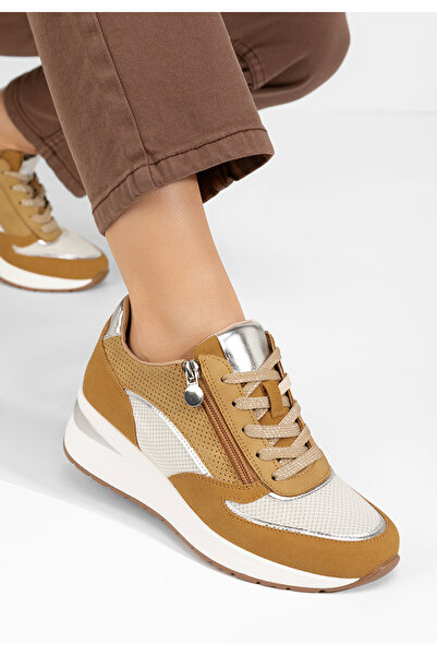 B T Shoes Camelové dámské tenisky na klínku Corey