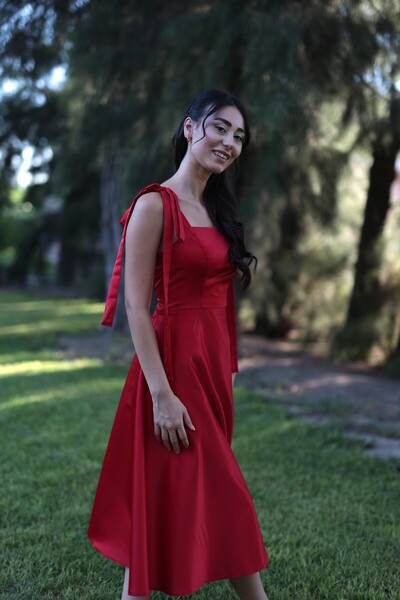 berissima bride Hira Bağcık Detaylı Askılı Midi Saten Elbise