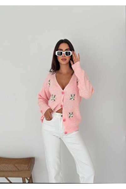 Azra Moda Style سترة تريكو نسائية بتفاصيل زهور وردية منقوشة وإغلاق بأزرار