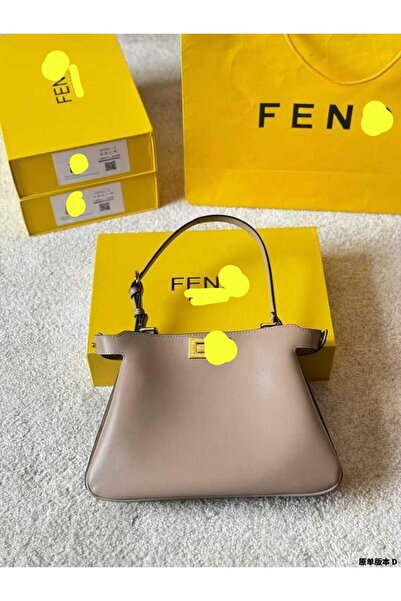 FEN Shoulder bag, an exact copy of the famous brand. It comes with a box, a bag, and a warranty card with the same brand name.