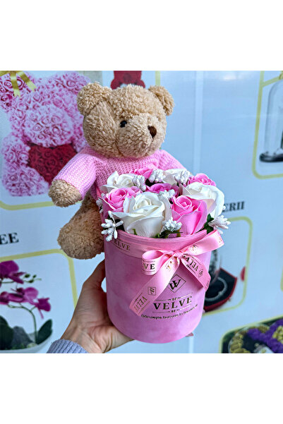 velve Aranjament floral cu ursulet de plus Bej/Roz, 9 trandafiri sapun in cut...