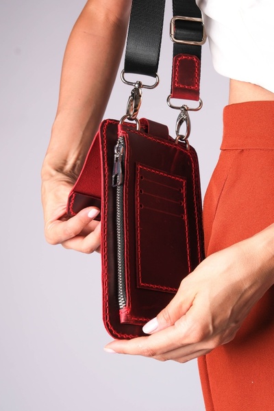 JUNIQ EDITION Hakiki Deri Bordo Telefon & Kart Çantası – “Drama & Gossip” Edition | El Yapımı