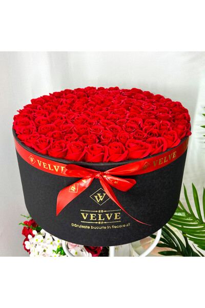 velve Aranjament floral cutie rotunda cu 85 trandafiri de sapun, Passion