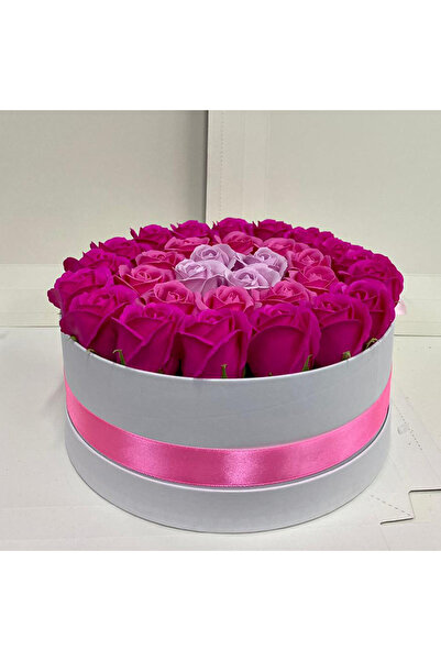 velve Aranjament floral cu 31 trandafiri sapun in cutie rotunda alba, Roz