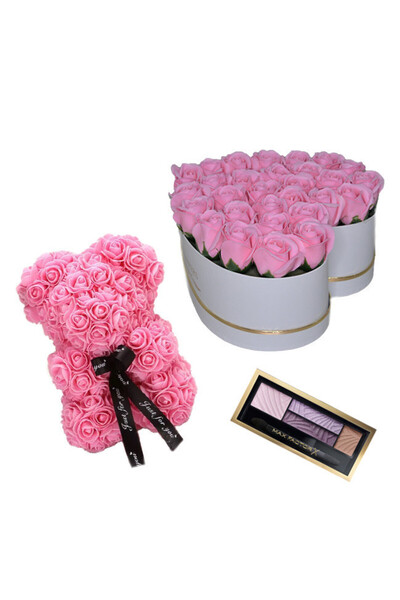velve Σετ δώρου λουλουδάτη σύνθεση σε λευκό κουτί με καρδιά και ροζ σαπουνόφο...