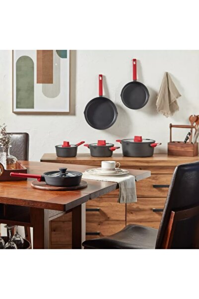 Generic Betty Crocker Casserole with Lid - 28 cm