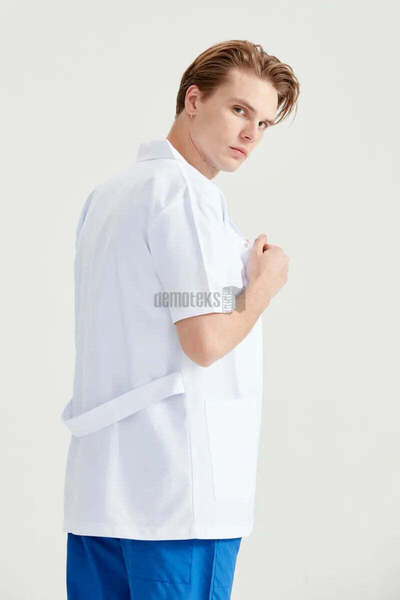 DEMOTEKS Men's white short medical lab coat uniform - with three pockets, short sleeves, lapel collar