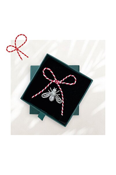 Pursehuit Broșă argintie, formă de albină cu pietre de zirconiu, cu șnur de m...