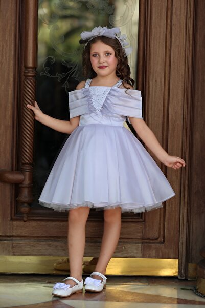 MİSS RAİN KAYIK YAKA GÖRÜNÜMLÜ TÜY VE PUL DETAYLI VOLANLI KIZ ÇOCUK ABİYE ELBİSE