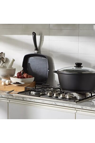 Generic Spark Dutch Oven with Lid - 9.7 L