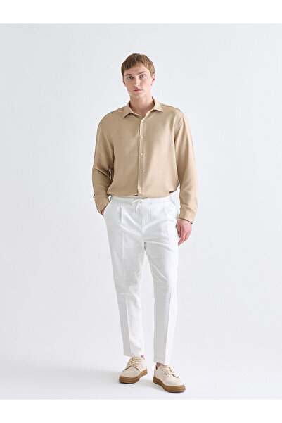 LC Waikiki بنطلون رجالي من إيكرو بتصميم قياسي ومظهر الكتان