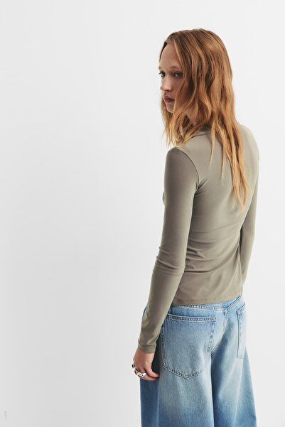 Pull & Bear Uzun kollu v yaka üst