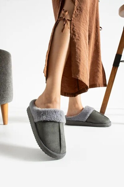 Jackers Papuci de iarnă eleganti, cu interior din piele de căprioară și detaliu cu pene la gât