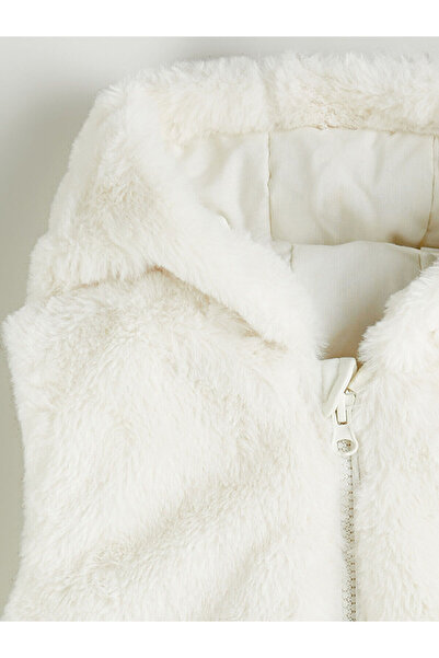 LC Waikiki Ekru Kapüşonlu Pelüş Kız Çocuk Yelek