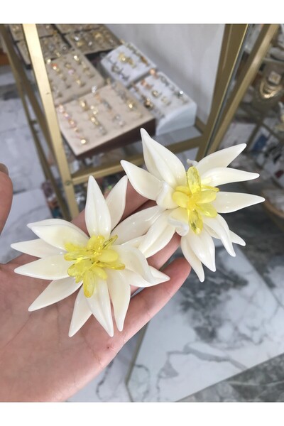 the ASEL İNCİ Muadil Brand Trend Flower Earrings