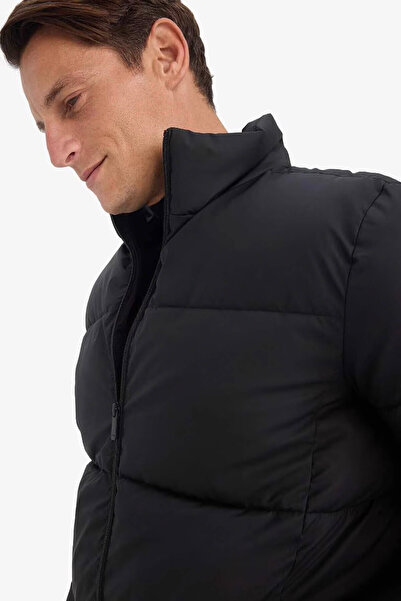 DeFacto Slim Fit Dik Yaka Astarlı Fermuarlı Su Geçirmez Siyah Erkek Mont C5631AX/BK27