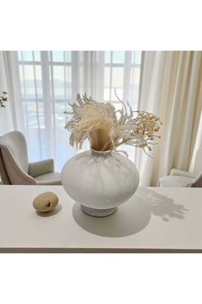 Casco Ceramic vase with an elegant circular design