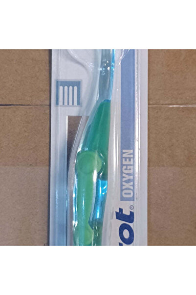 Pierrot Oxygens Medium Medio Toothbrush – Available in Blue-Yellow, Blue-Green & Blue-Pink