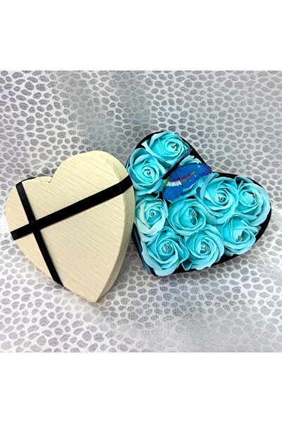 velve Aranjament floral Intimissimo, cu 10 trandafiri de sapun si fluturas decorativ, Albastru