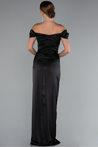 Abiyefon Siyah Kayık Yaka Yırtmaçlı Uzun Saten Mezuniyet Elbisesi ABU5061