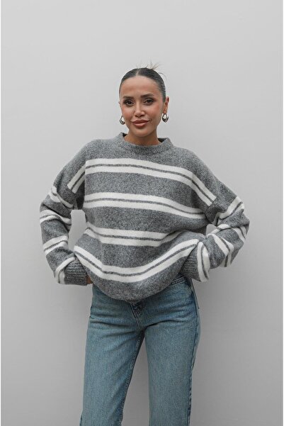 Havoş Gri Çizgili Yumuşak Dokulu Kazak