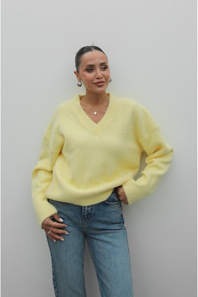 Havoş Pulover galben deschis cu decolteu în V cu textura moale