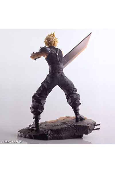 Square Enix Final Fantasy VII Rebirth STATIC ARTS Cloud Strife attack pose