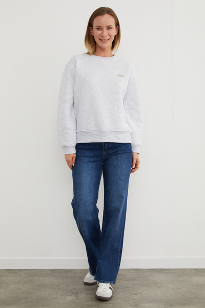 Fulla Moda Φούτερ με λαιμόκοψη με 3 νήματα και μεταλλικά αξεσουάρ